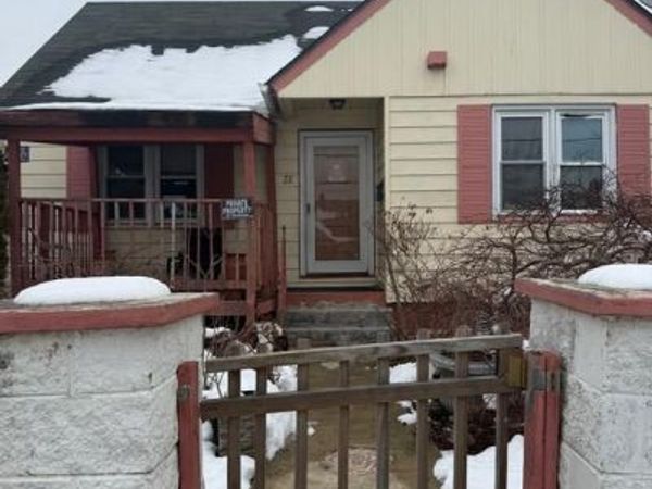 28 W ALMOND STREET, VINELAND, NJ 08360