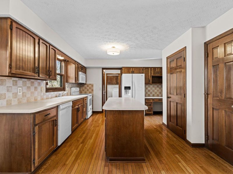 1096 Woodman Drive, Columbus, OH 43085 Photo 24