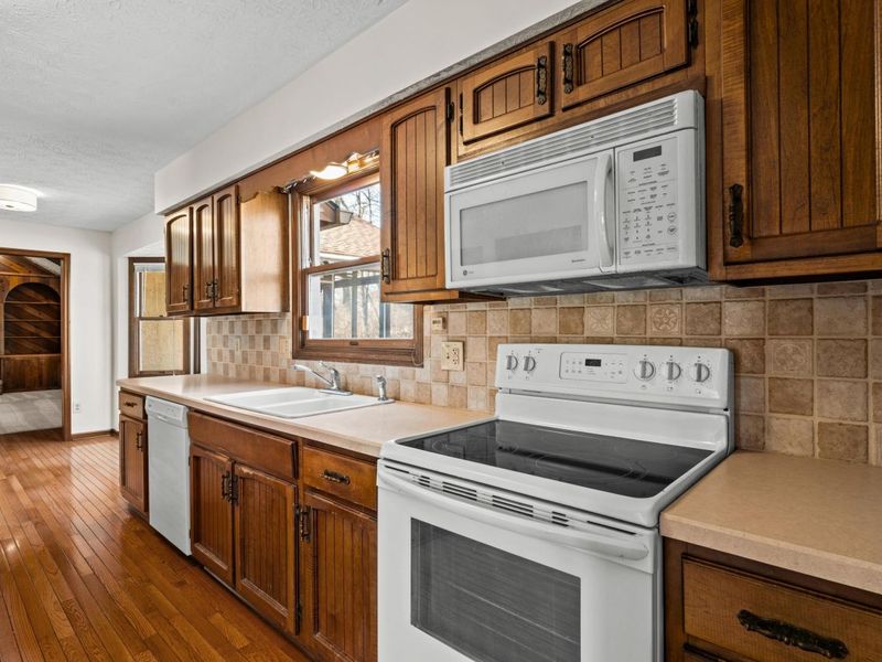 1096 Woodman Drive, Columbus, OH 43085 Photo 26