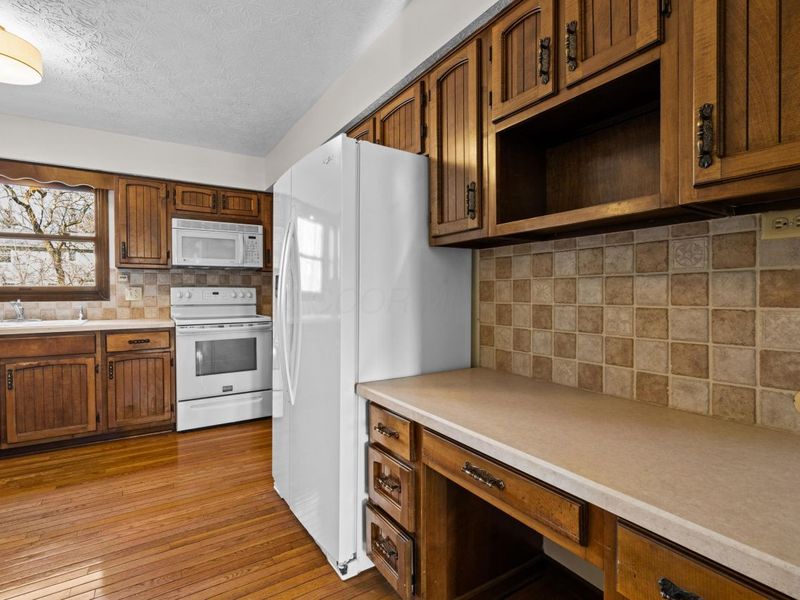 1096 Woodman Drive, Columbus, OH 43085 Photo 27