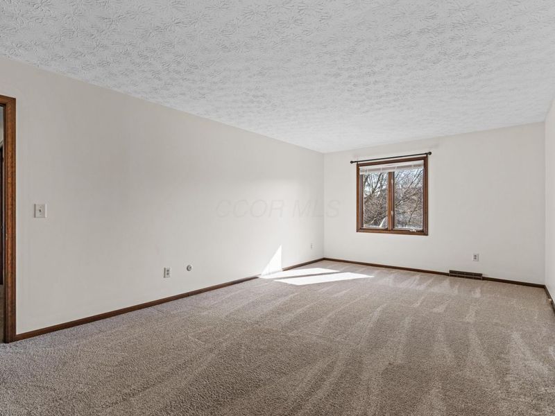 1096 Woodman Drive, Columbus, OH 43085 Photo 35