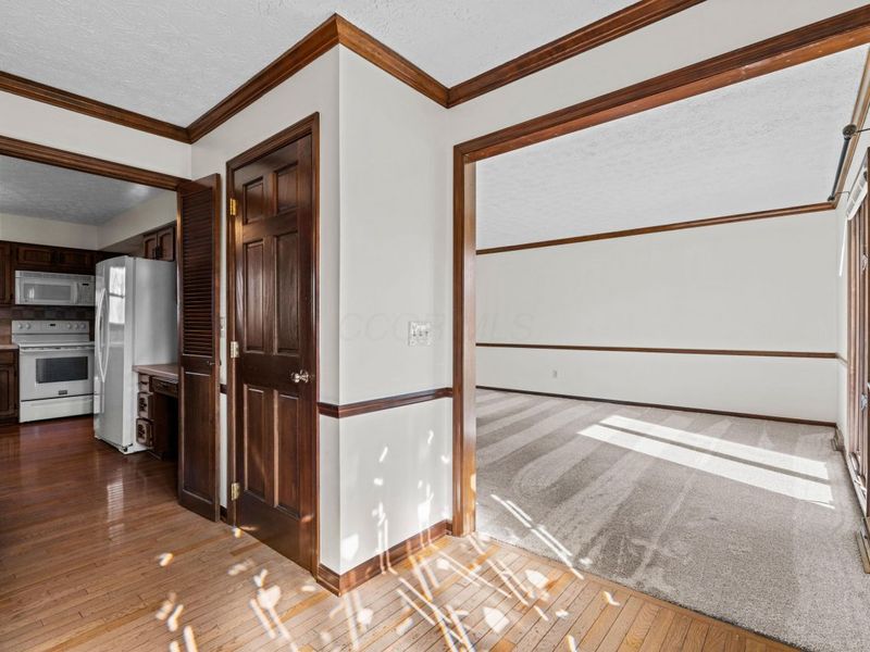 1096 Woodman Drive, Columbus, OH 43085 Photo 7