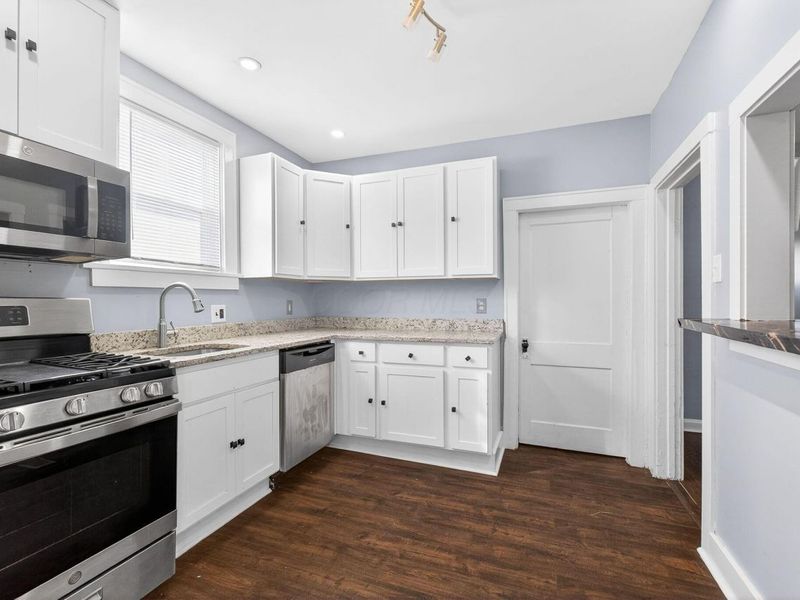 3288 E 5th Avenue, Columbus, OH 43219 Photo 5