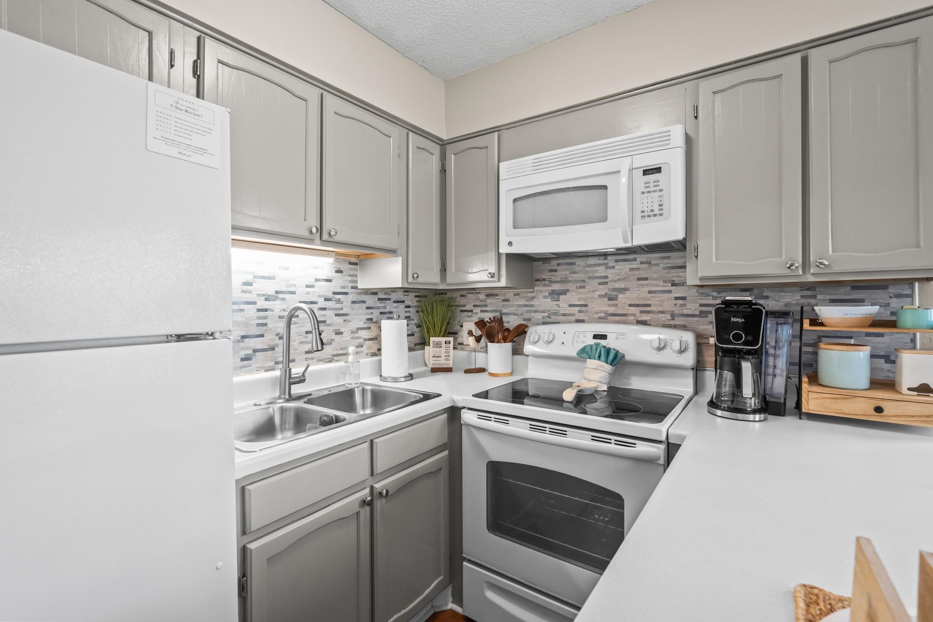 1500 Cenith Dr. Photo 17