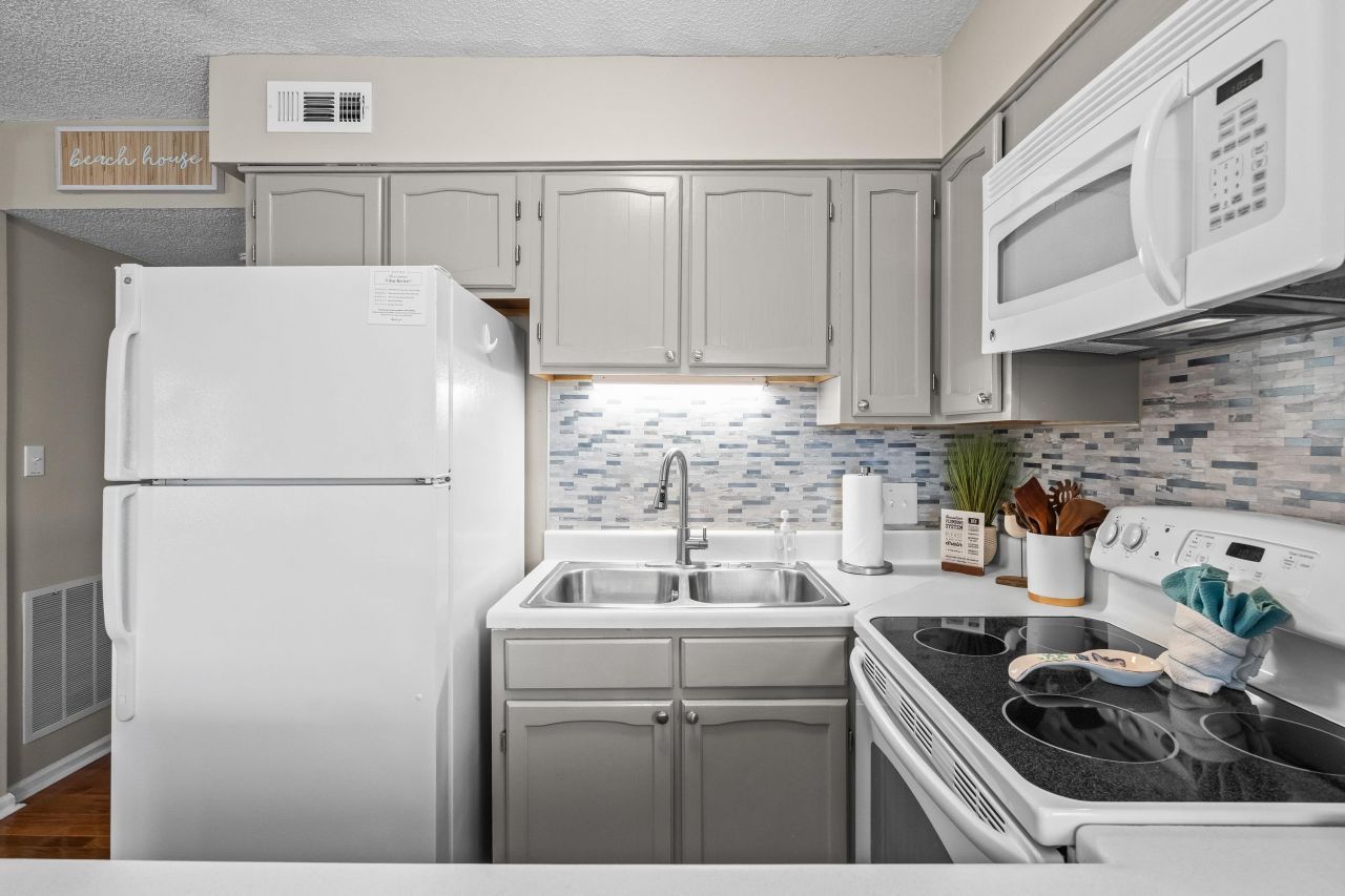 1500 Cenith Dr. Photo 20