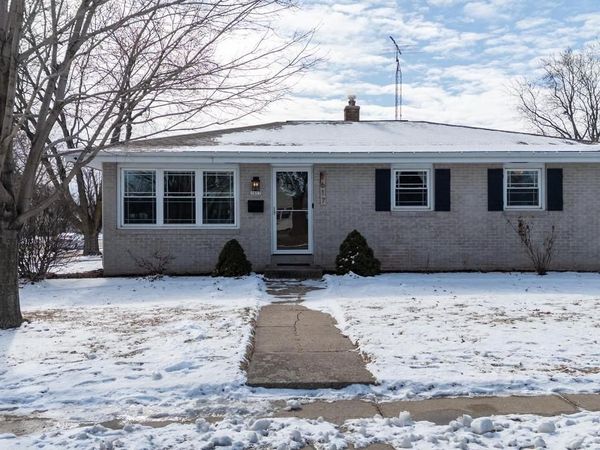 1617 W 9TH AVENUE, Oshkosh, WI 54902