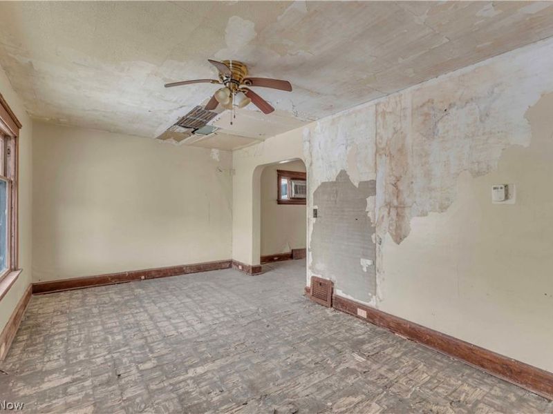 7424 Indiana Avenue, Cleveland, OH 44105 Photo 11