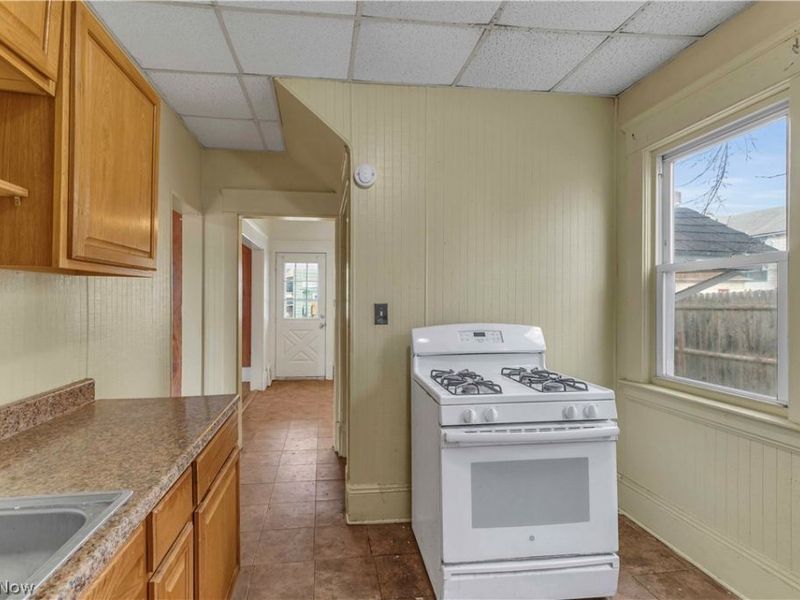 7424 Indiana Avenue, Cleveland, OH 44105 Photo 40