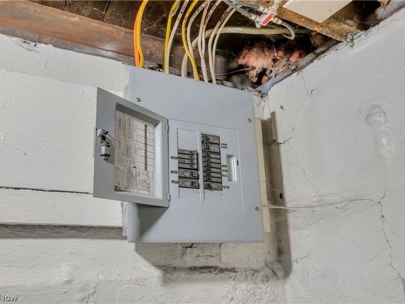 7424 Indiana Avenue, Cleveland, OH 44105 Photo 45