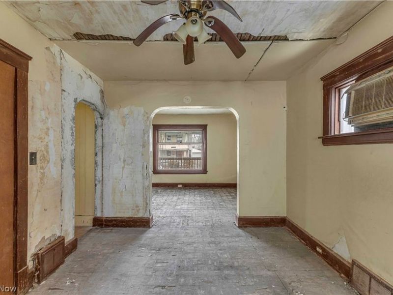 7424 Indiana Avenue, Cleveland, OH 44105 Photo 6