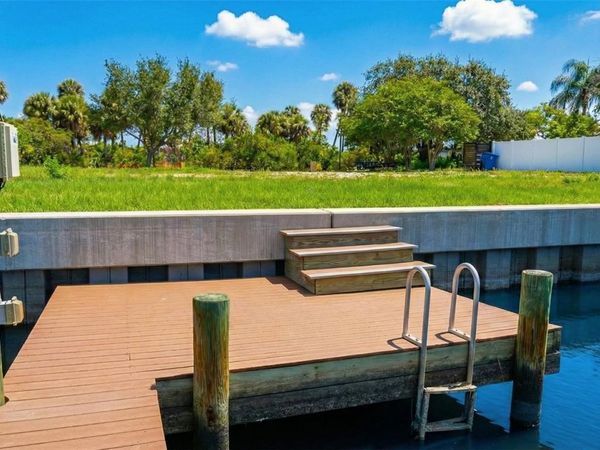 3904 DANA SHORES DRIVE , TAMPA, FL 33634