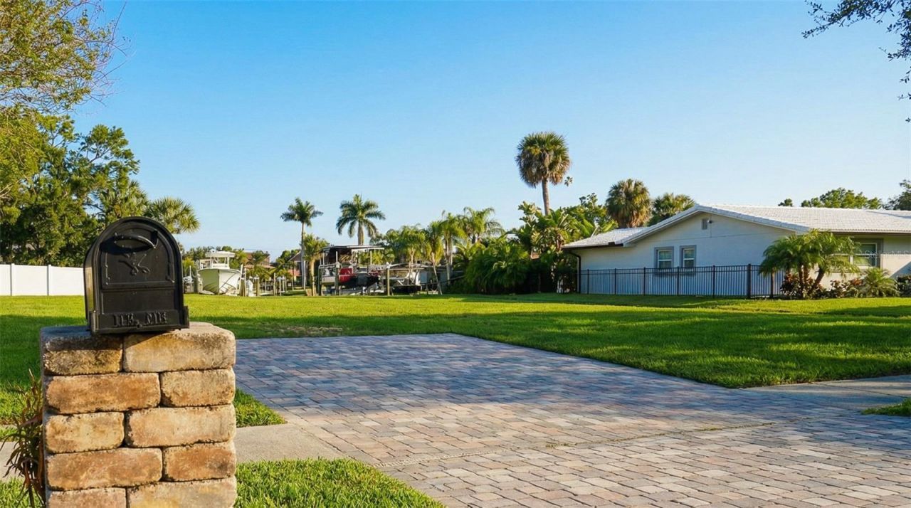3904 Dana Shores Drive, Tampa, FL 33634 Photo