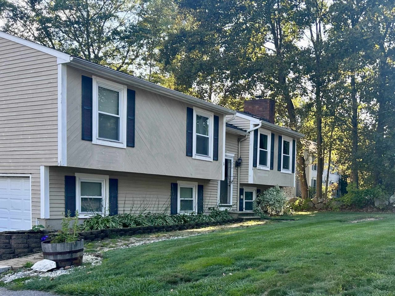 1409 Wellington Road, Manchester, NH 03104 Main Photo