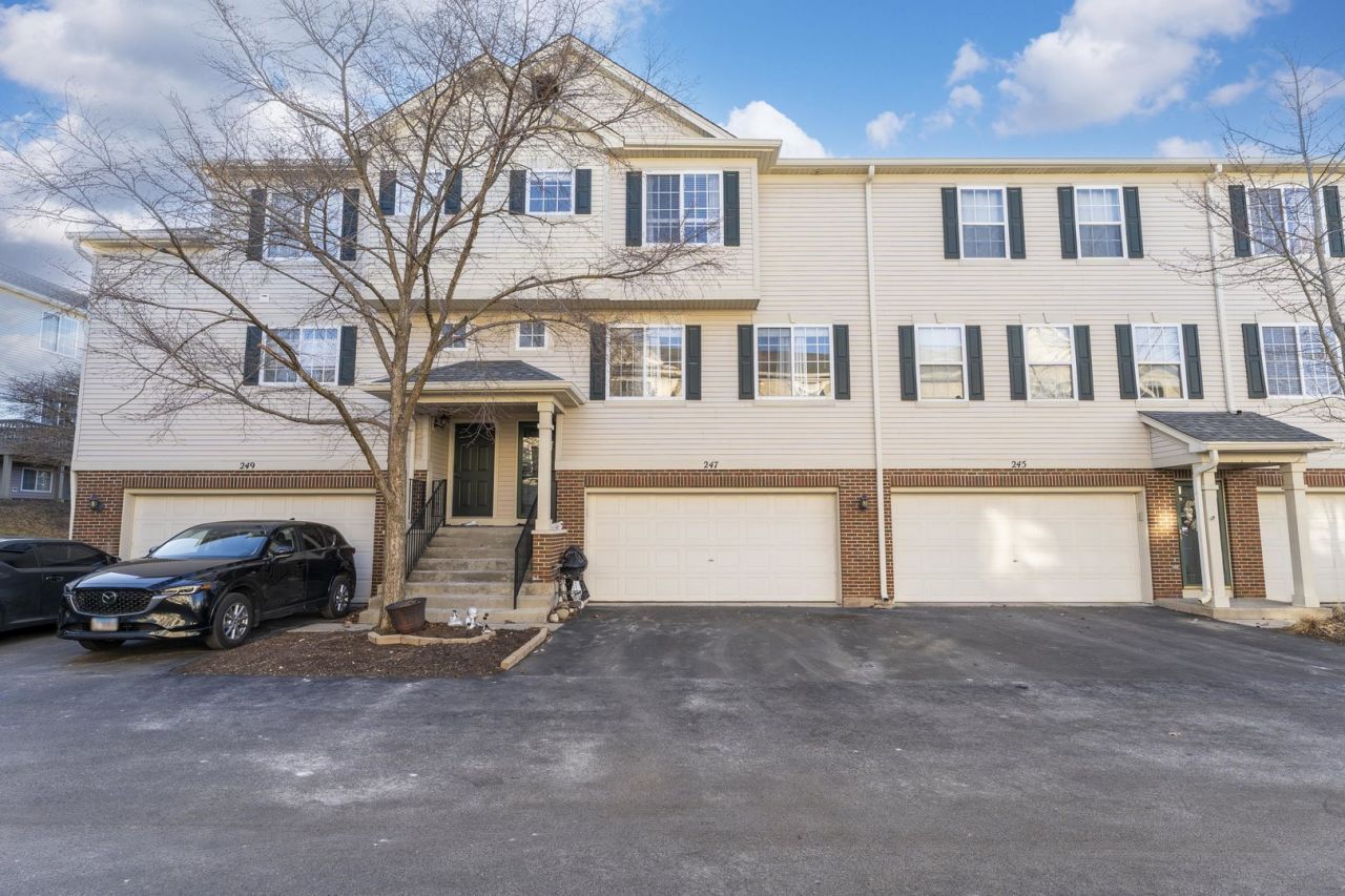 247 Evergreen Circle, Gilberts, IL 60136 Main Photo