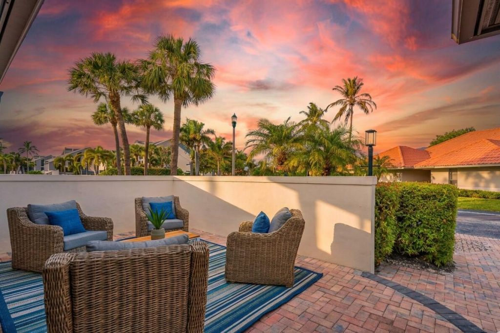 1472 Via Cameron, Jupiter, FL 33477 Photo