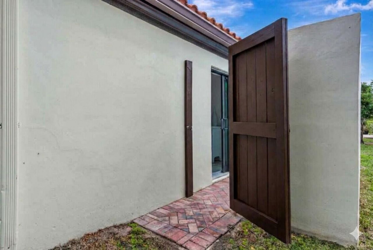 1472 Via Cameron, Jupiter, FL 33477 Photo