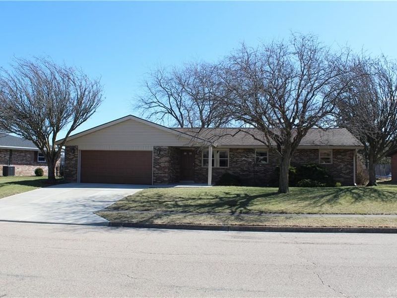 433 Edgebrook Avenue, Brookville, OH 45309 Photo 2