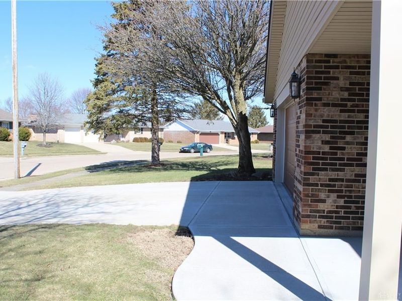 433 Edgebrook Avenue, Brookville, OH 45309 Photo 5