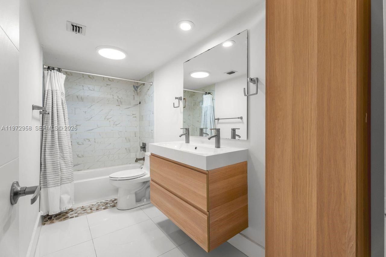 1925 NE Brickell Ave, Unit 1703, Miami, FL 33129 Photo