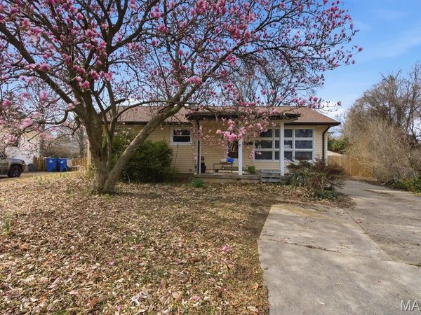 1913 Park Avenue, St Charles, MO 63301