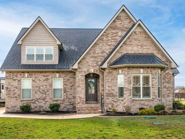1114 Matheus Dr, Murfreesboro, TN 37128