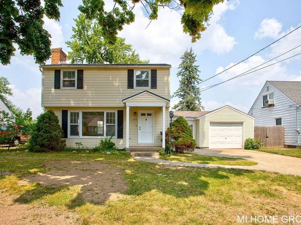 1313 Ellsmere Street NE, Grand Rapids, MI 49505