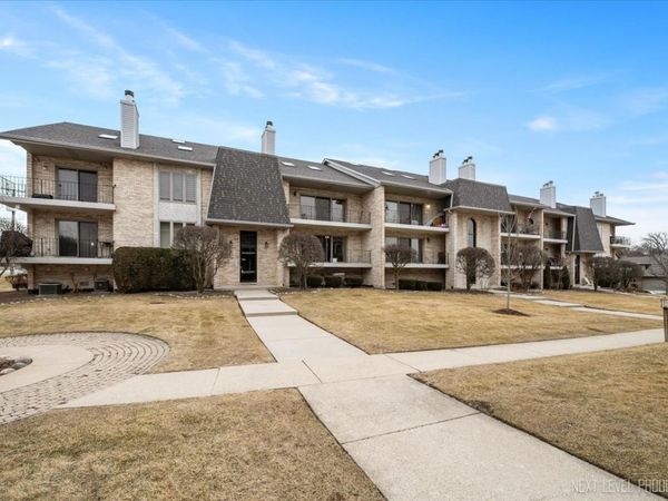 9050 Del Prado Drive, Unit 1S, Palos Hills, IL 60465