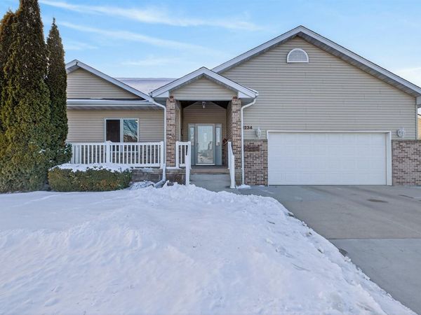 1234 Hummingbird Circle, Waterloo, IA 50702