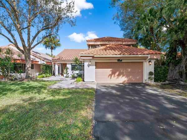 1838 NW 93rd Ter, Plantation, FL 33322