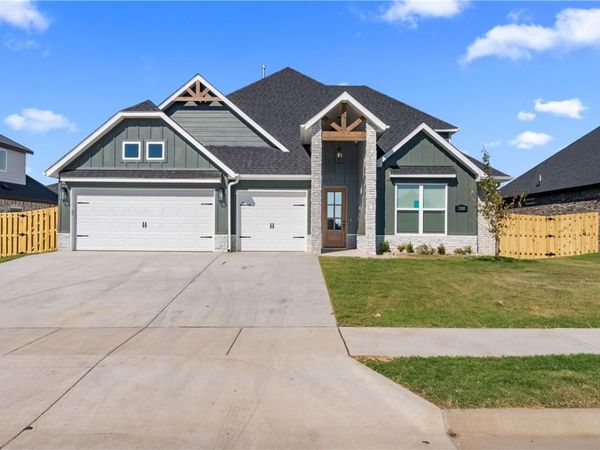 1111 Canyon Maple Street , Centerton, AR 72719