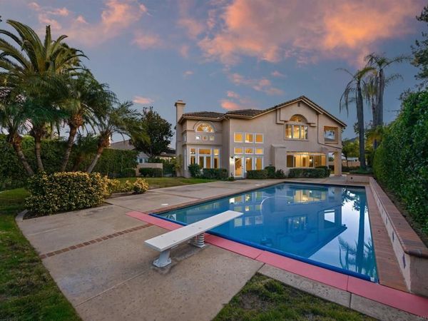 516 Camino Bailen, Escondido, CA 92029