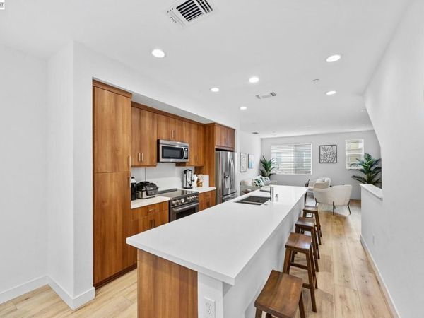 117 117 Uptown Cir, Oakland, CA 94607