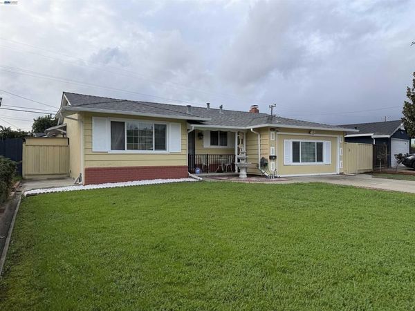 25827 25827 Calaroga Ave, Hayward, CA 94545