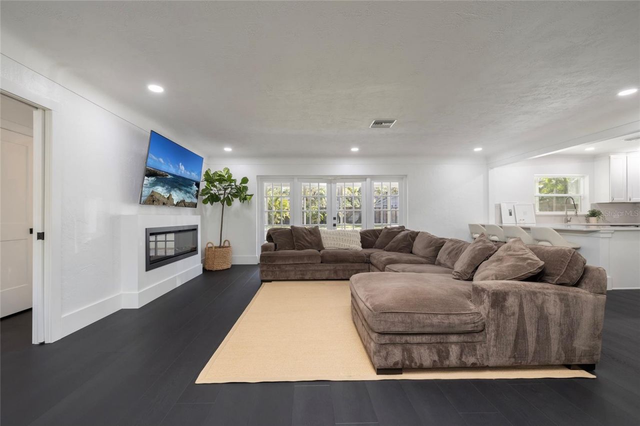 1433 Park Street N, Saint Petersburg, FL 33710 Photo