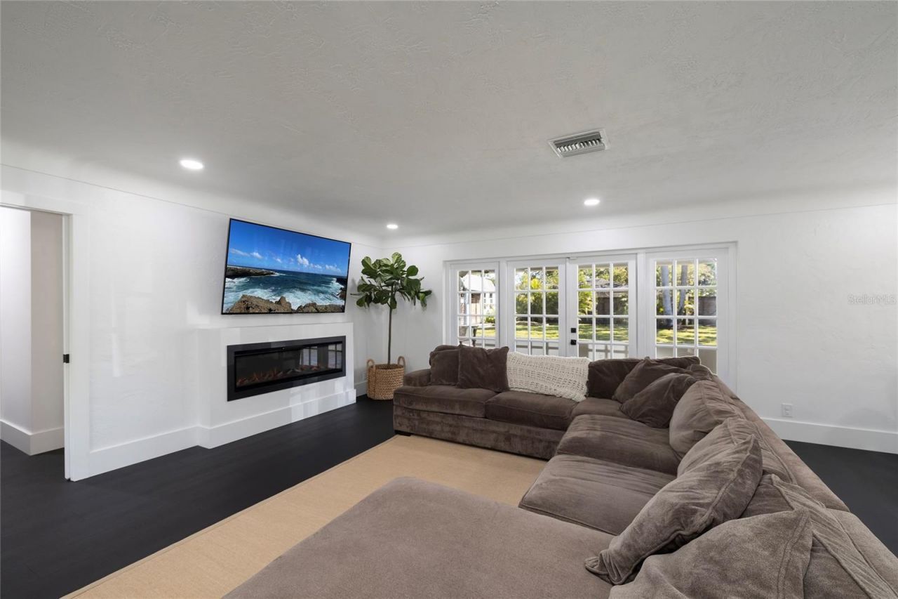 1433 Park Street N, Saint Petersburg, FL 33710 Photo