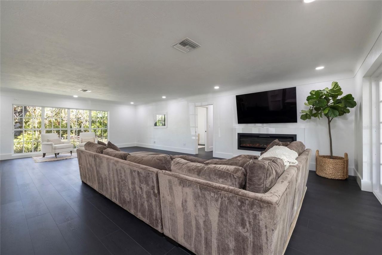 1433 Park Street N, Saint Petersburg, FL 33710 Photo