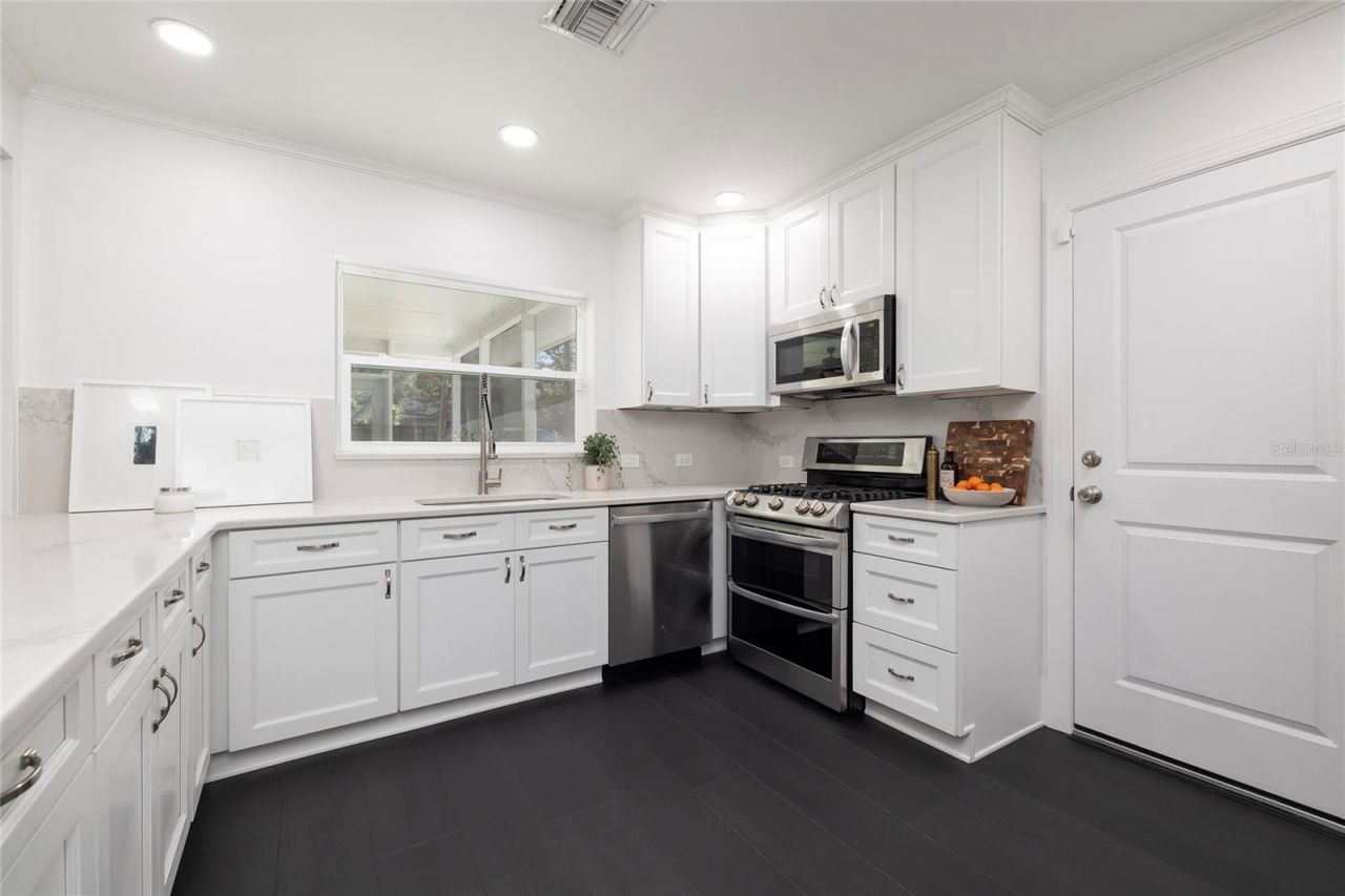 1433 Park Street N, Saint Petersburg, FL 33710 Photo