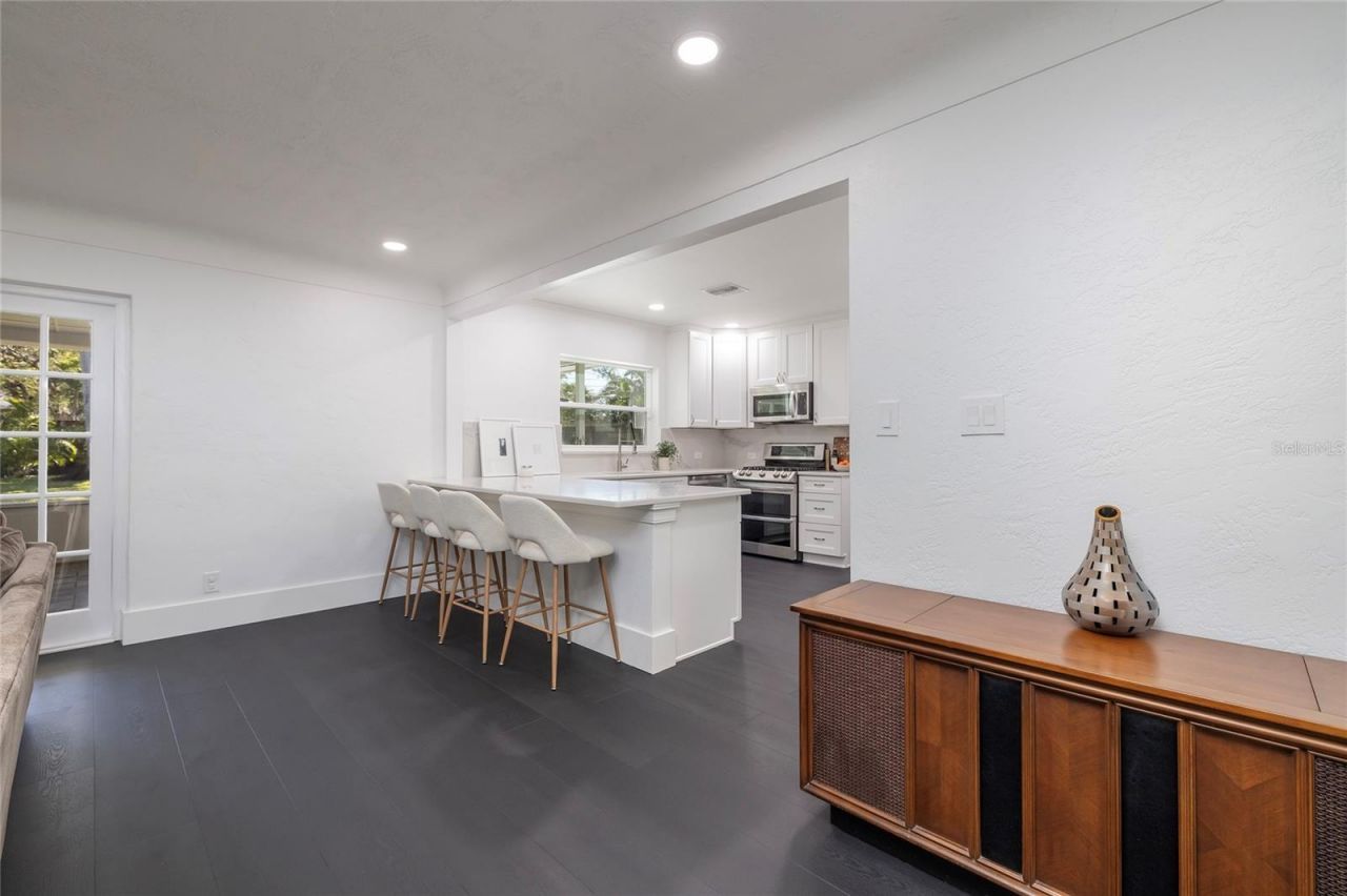 1433 Park Street N, Saint Petersburg, FL 33710 Photo