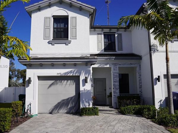 549 NW 204th St , Miami Gardens, FL 33169
