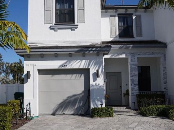 549 NW 204th St, Miami Gardens, FL 33169
