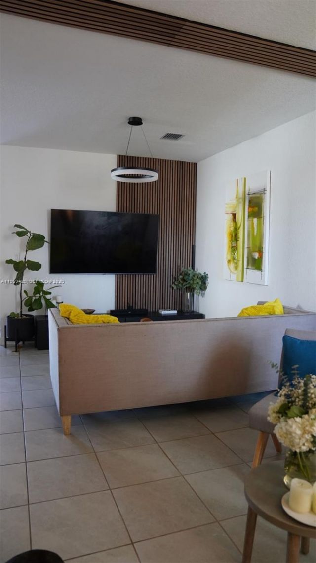 549 NW 204th St, Miami Gardens, FL 33169 Photo