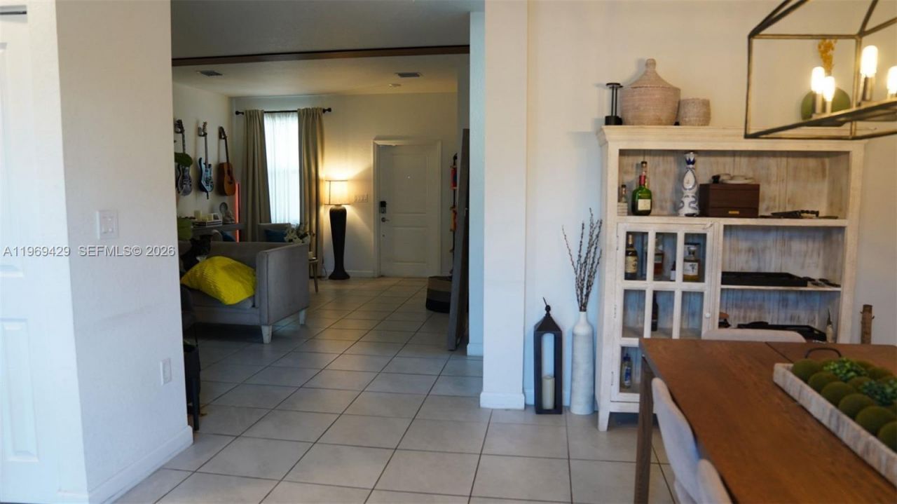 549 NW 204th St, Miami Gardens, FL 33169 Photo