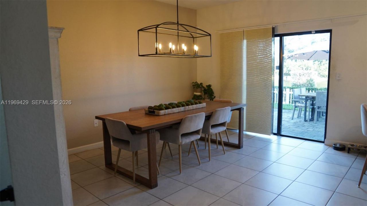 549 NW 204th St , Miami Gardens, FL 33169 Photo