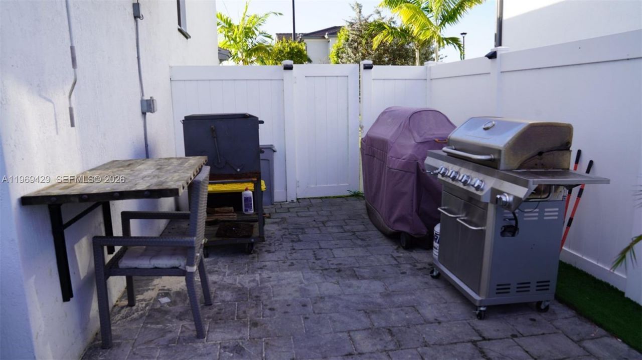 549 NW 204th St, Miami Gardens, FL 33169 Photo