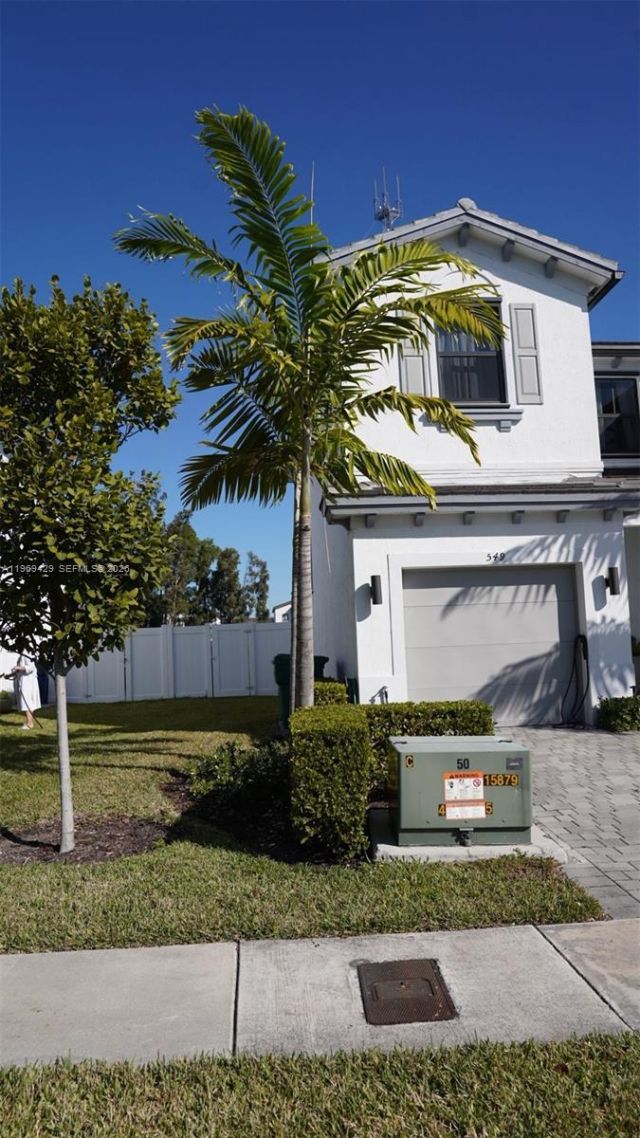 549 NW 204th St, Miami Gardens, FL 33169 Photo