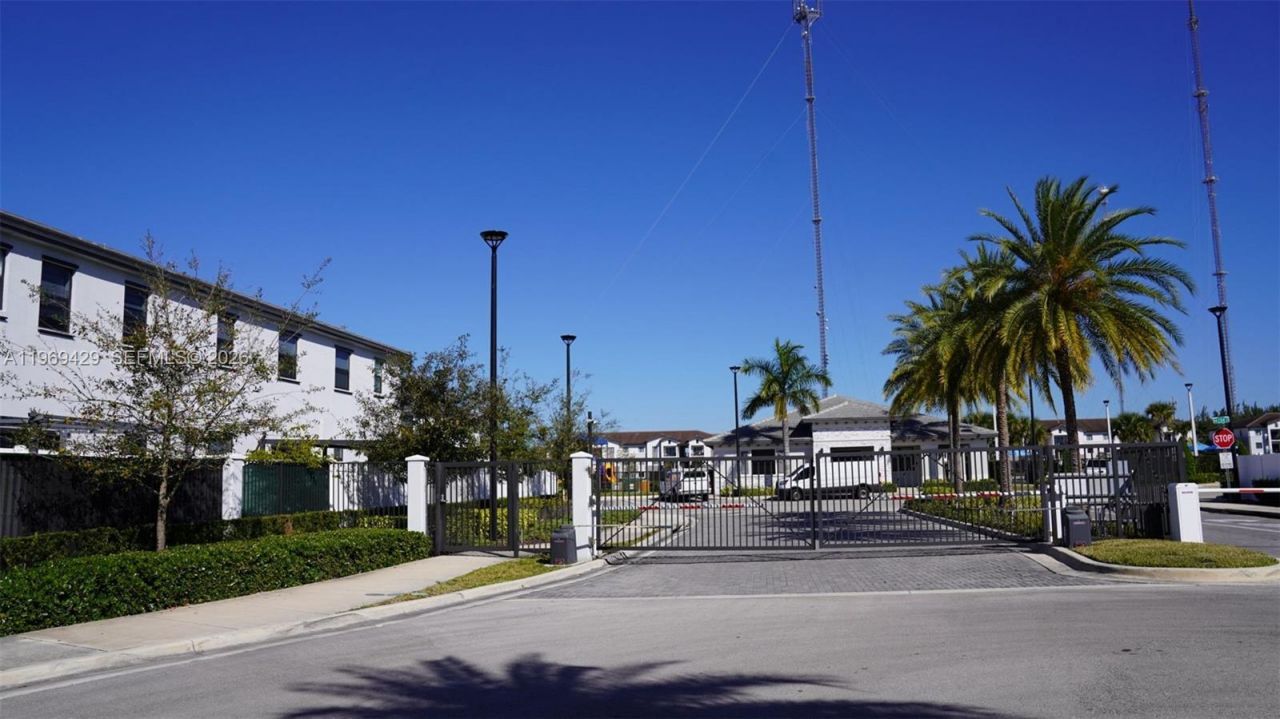 549 NW 204th St, Miami Gardens, FL 33169 Photo