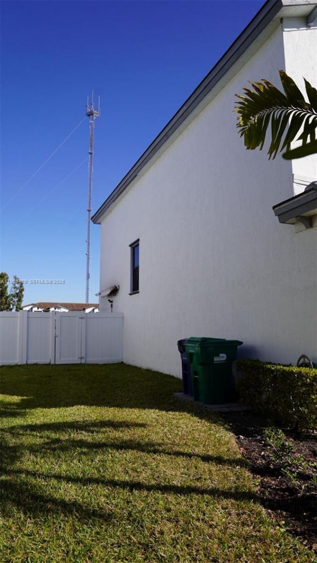549 NW 204th St, Miami Gardens, FL 33169 Photo
