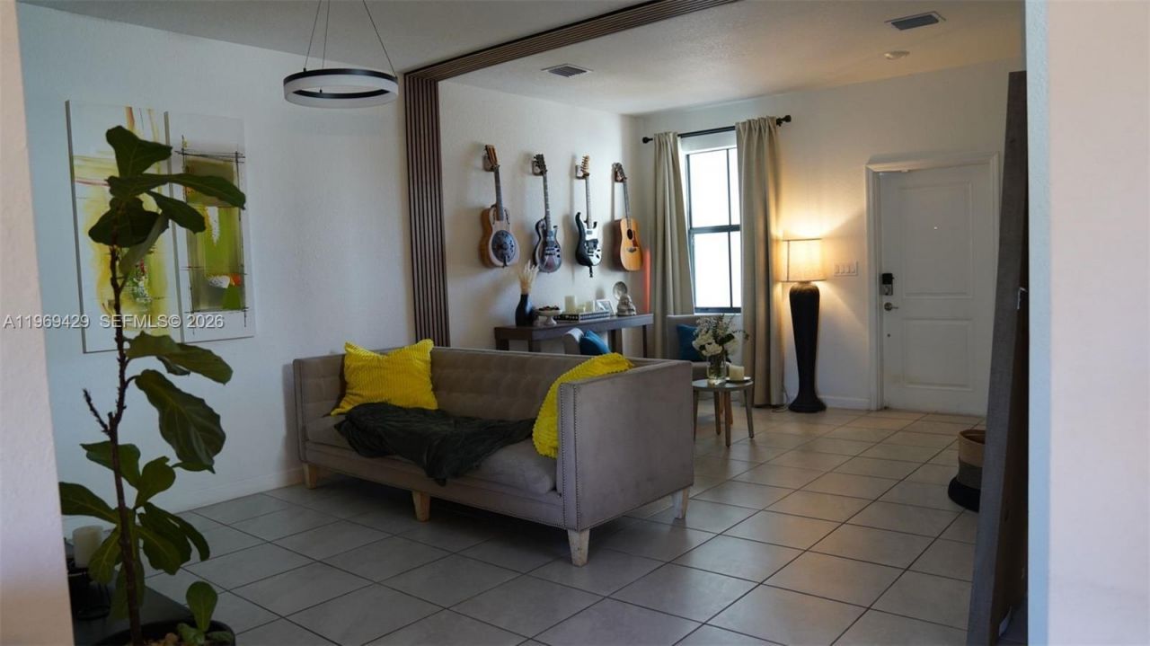 549 NW 204th St , Miami Gardens, FL 33169 Photo