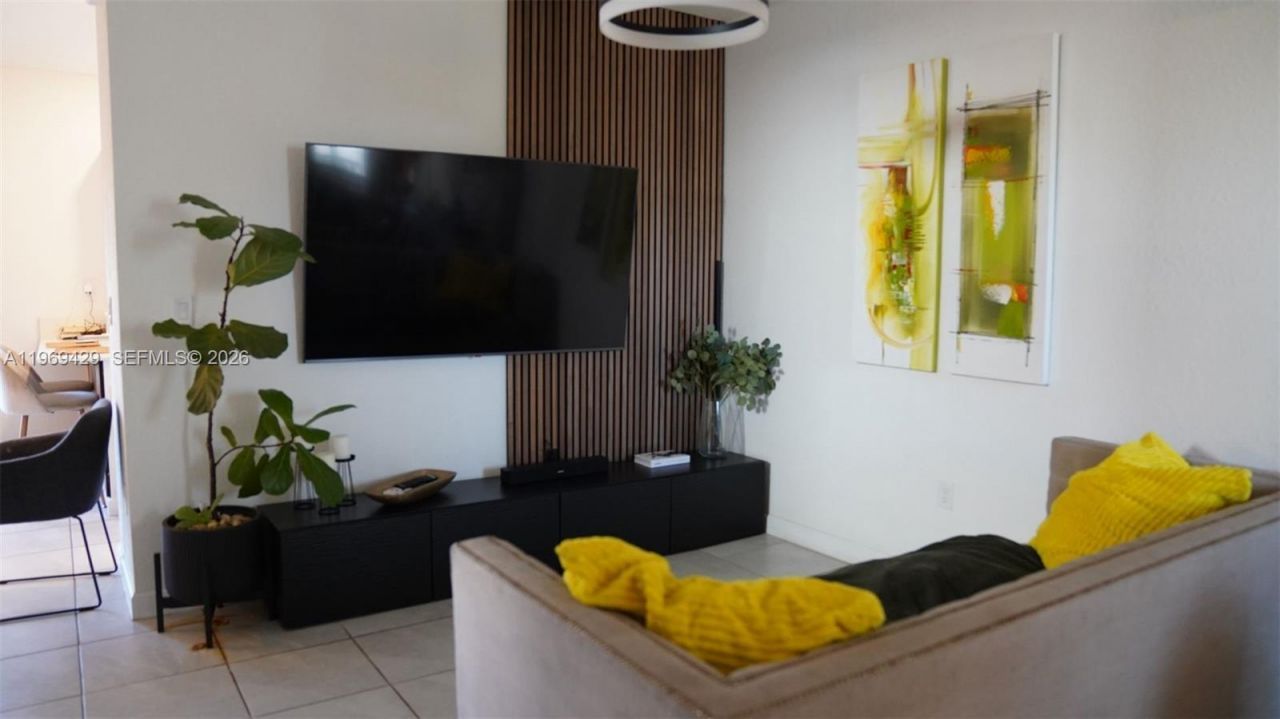 549 NW 204th St , Miami Gardens, FL 33169 Photo