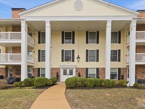 1512 Bedford Forge Court, Unit 15, Chesterfield, MO 63017